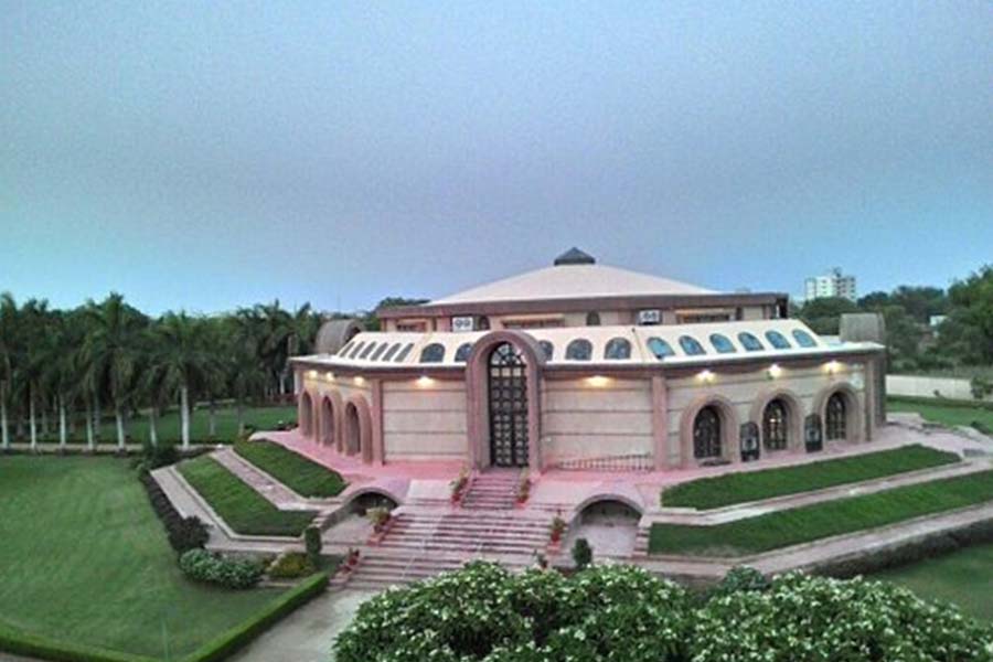 Hire Tempo Traveller in Ahmedabad to Anand