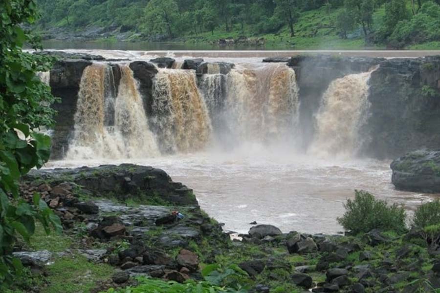 Hire Tempo Traveller in Ahmedabad to Hathni Waterfalls