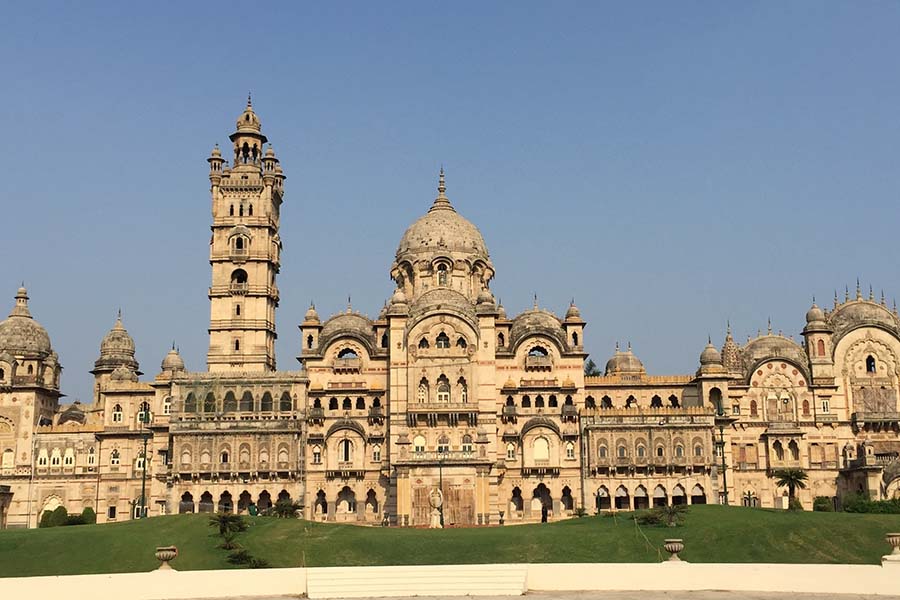 Hire Tempo Traveller in Ahmedabad to Vadodara