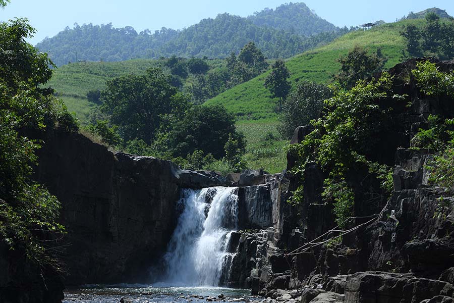 Hire Tempo Traveller in Ahmedabad to Zarwani Waterfalls
